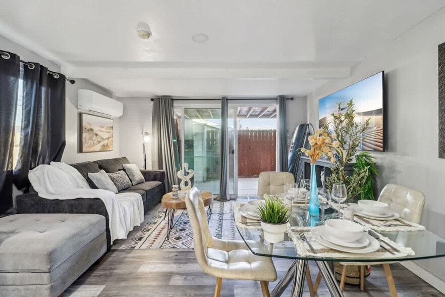 Building Photo - 609 Carlsbad St