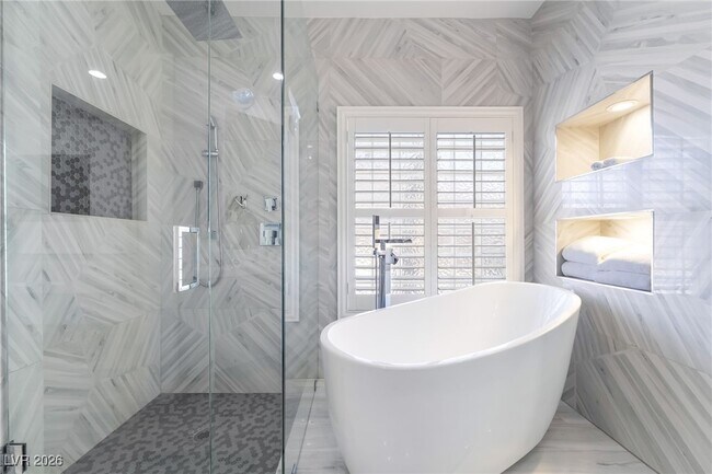 Building Photo - 2076 E Wigwam Ave