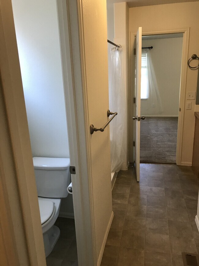 Building Photo - Must-see stunning home! Won't last long!