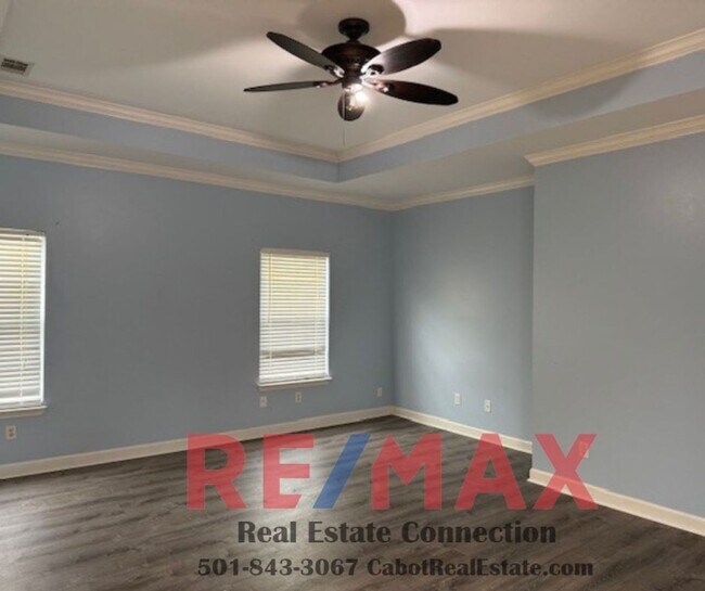 Building Photo - 4 Bedroom/2 Bath Plus Office