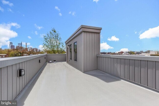 Building Photo - 2344 W Seybert St