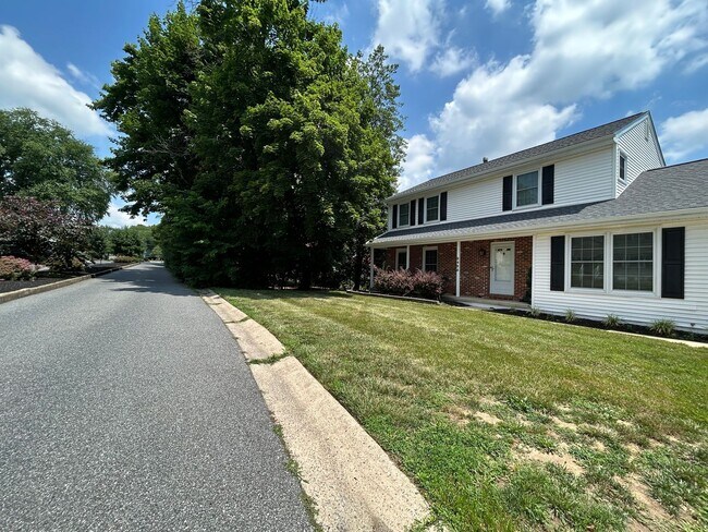 Building Photo - 2425 Calf Run Dr
