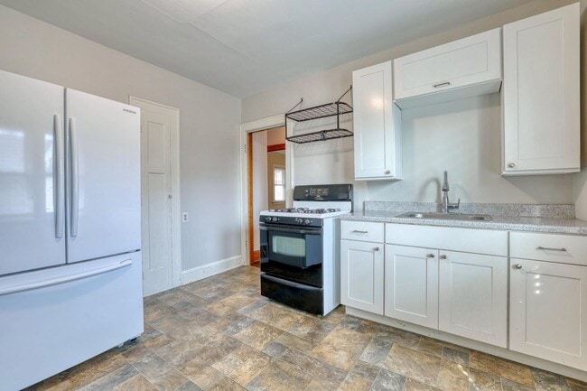 Building Photo - 5113 W Wisconsin Ave