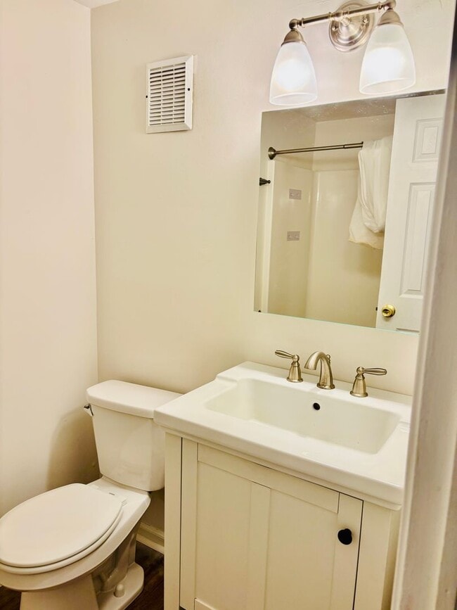 Building Photo - 1959 Main Ave