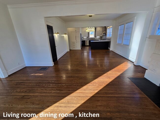 Building Photo - 1514 Sweetbriar Ave