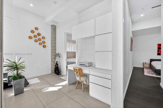 Building Photo - 11 Century Ln