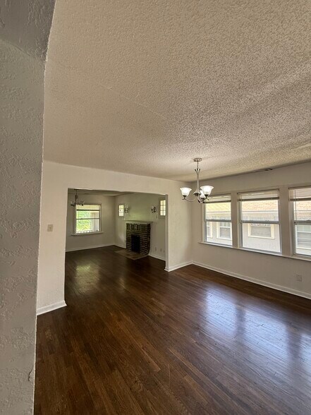 Building Photo - 5121 Paseo Blvd