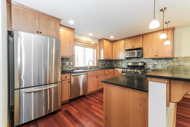 Building Photo - Bright and Spacious Residence with Vaulted Ceilings and Garage