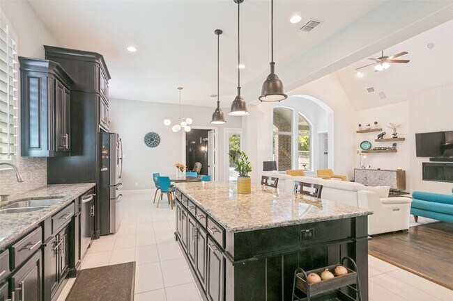 Building Photo - 7721 Shackelford Dr