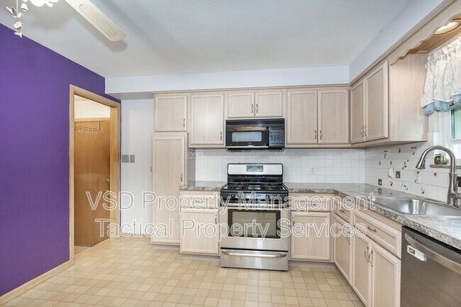 Building Photo - 6188 Cabrini Ln