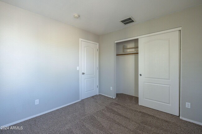 Building Photo - 2873 E Bart St