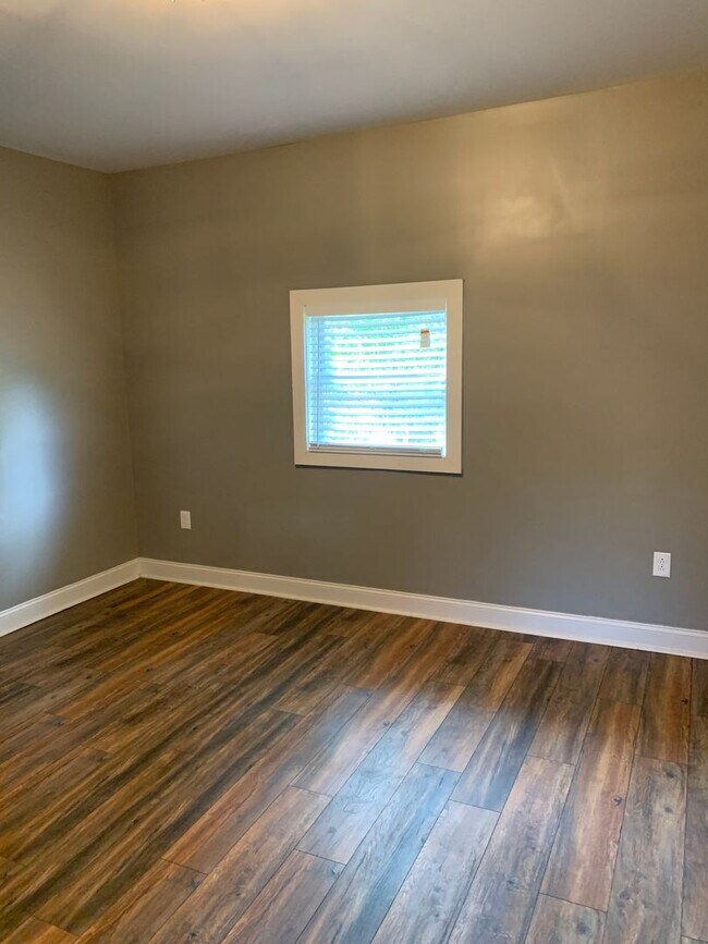 Building Photo - 544 N Sheridan Ave