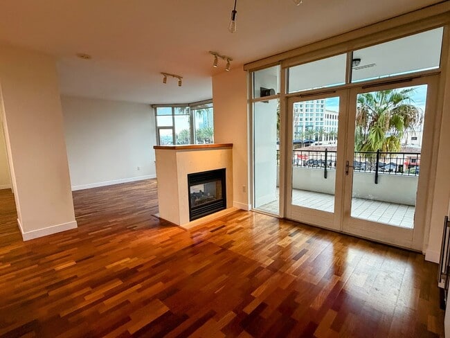 Building Photo - 700 W Harbor Dr