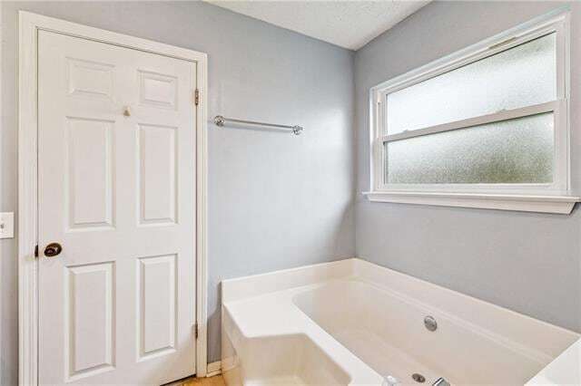 Building Photo - 310 Oakley Ln