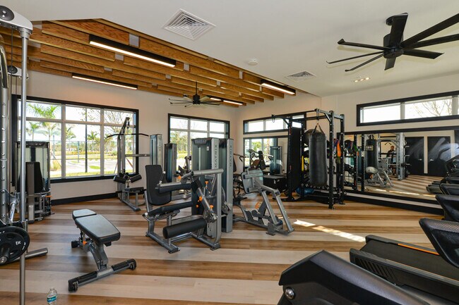 Building Photo - 6312 Cloverdale Ave