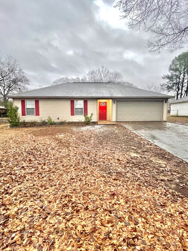 Building Photo - "Charming 3-Bed Home with Modern Touches & 2 Baths on Marion Street, Benton!"