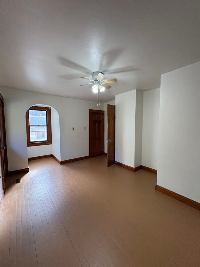 Building Photo - Two bedroom two bathroom home for rent