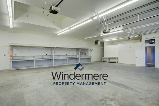 Building Photo - 1 Bed 1 Bath newly remodeled with Large shop **$500 off first months rent**