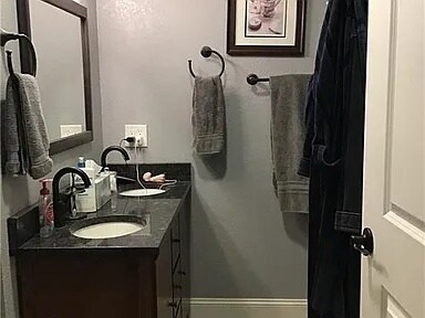 master bath-dual sinks and granite counter - 3017 La Plata Dr