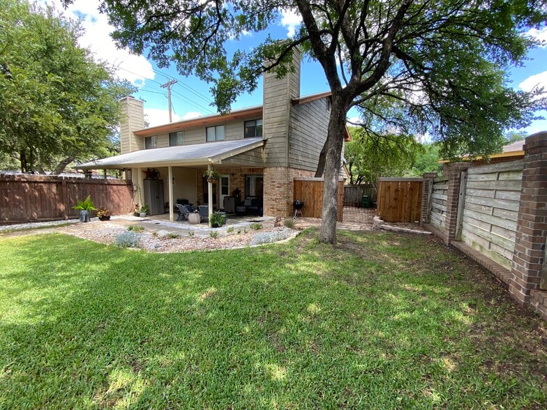 View from the yard to the house - 8604 Willowick Drive