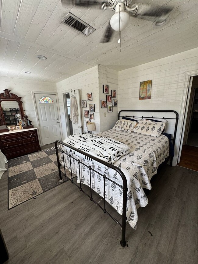 Building Photo - Historic 3 bedroom Home in downtown Clarks...