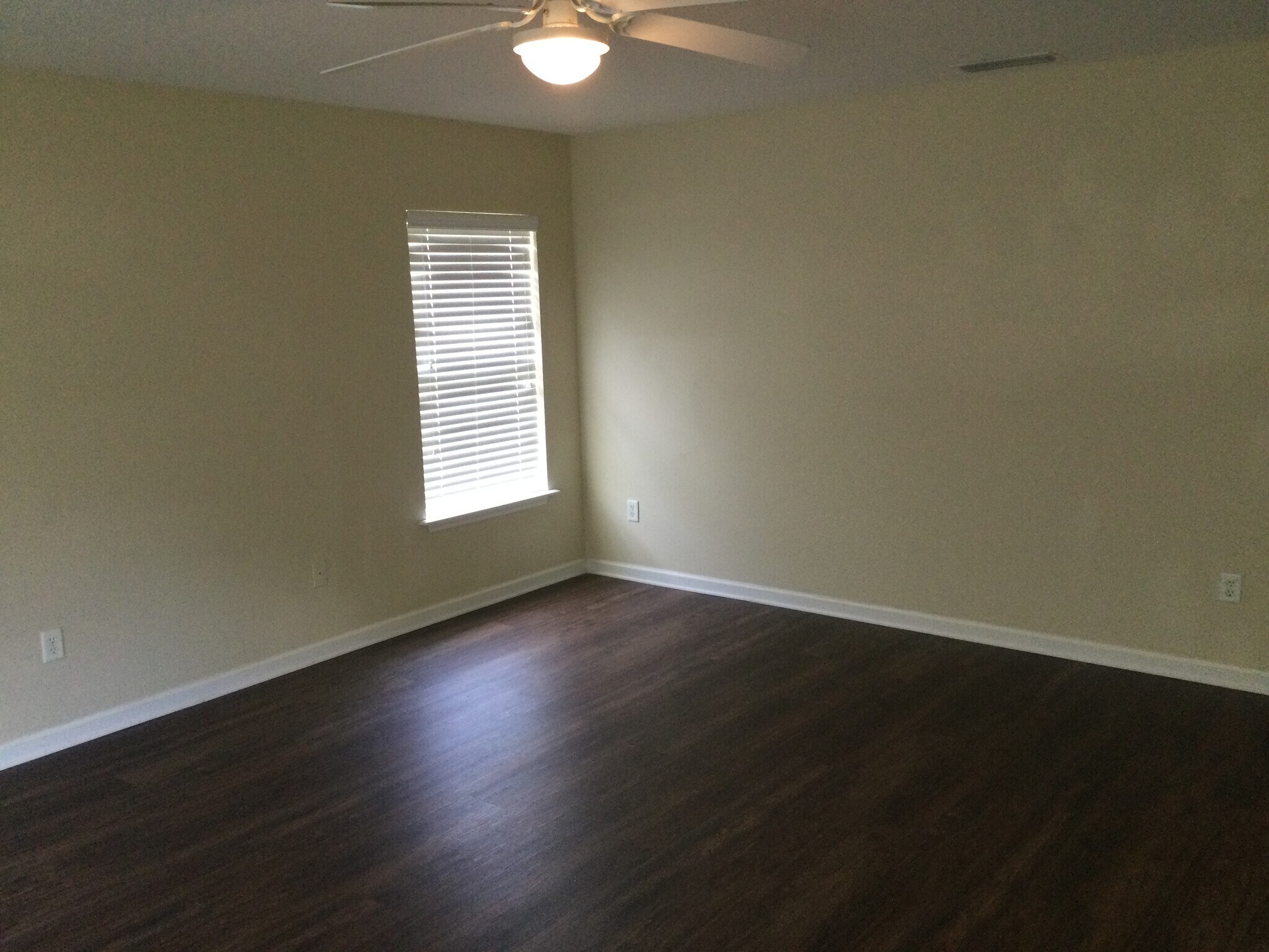 Building Photo - 422 Bostwick Cir