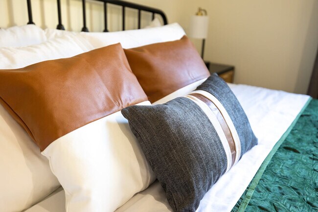 Building Photo - 204 Washington Park Blvd