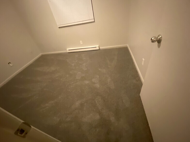 Building Photo - Room in Condo on Alamance Church Rd