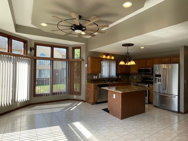 Building Photo - Clinton Twp Home-4-Bedroom, 2.5 Baths, Lau...
