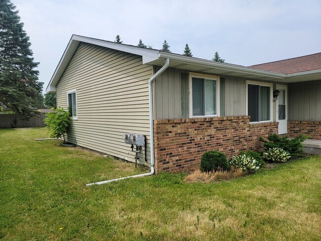 Building Photo - 6293 Amanda Dr