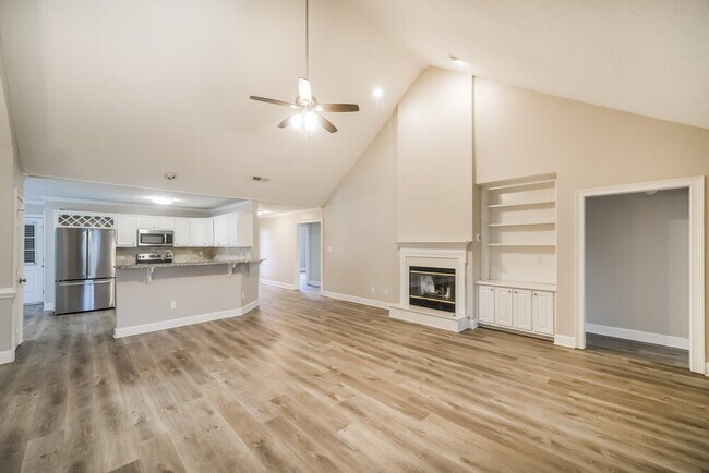 Building Photo - 440 Fairway Ct