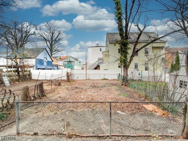 Building Photo - 209 N 4th St