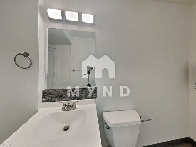 Building Photo - 2 br, 1 bath House - 7203 SE Harmony Dr