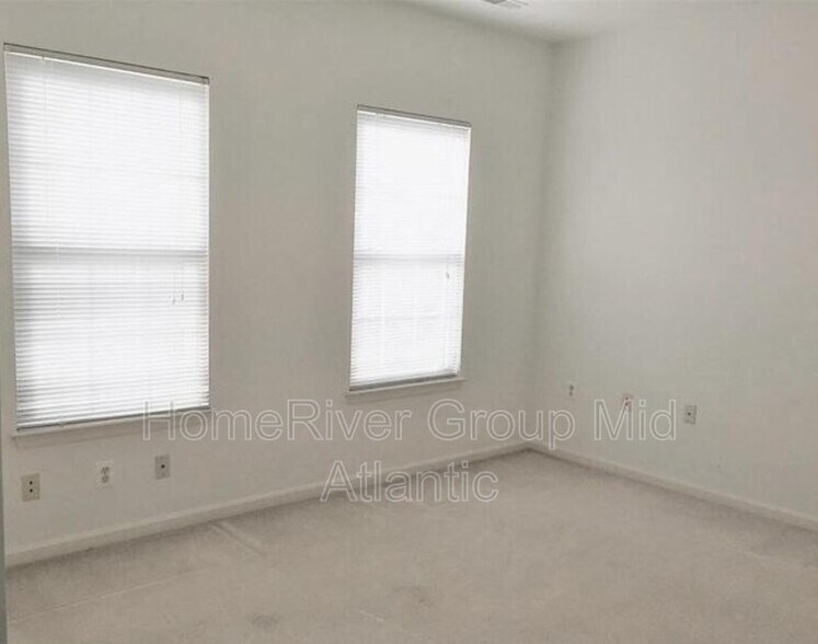 Building Photo - 545 Ensemble Ct