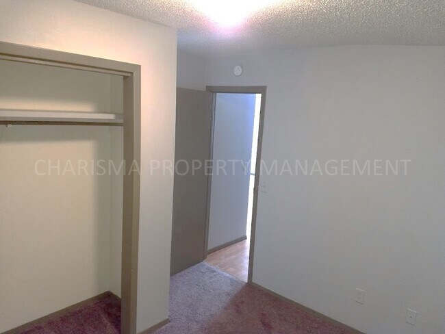 Building Photo - 209 S Lake Ave