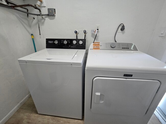 Building Photo - 3101 Albatross Rd