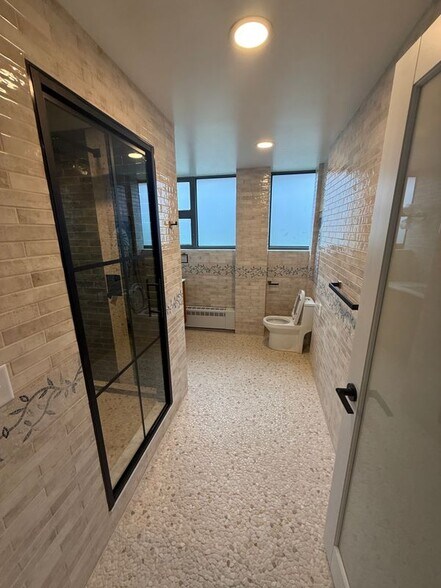 Building Photo - 130 Linwood Ave