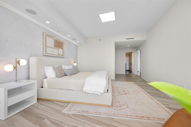 Building Photo - 2200 N Ocean Blvd