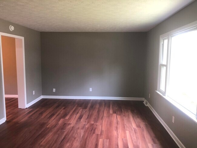 Building Photo - 3900 Sundart Dr