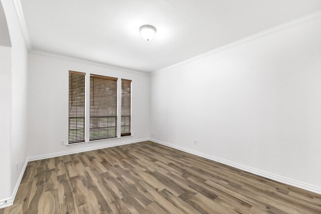 Building Photo - 1030 Bayou Vista Ct