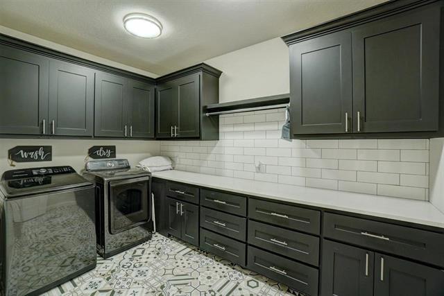 Building Photo - 1015 Greenview Dr