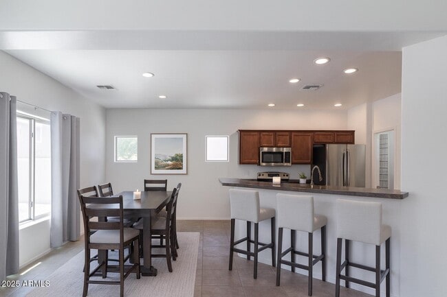 Building Photo - 44175 W Knauss Dr