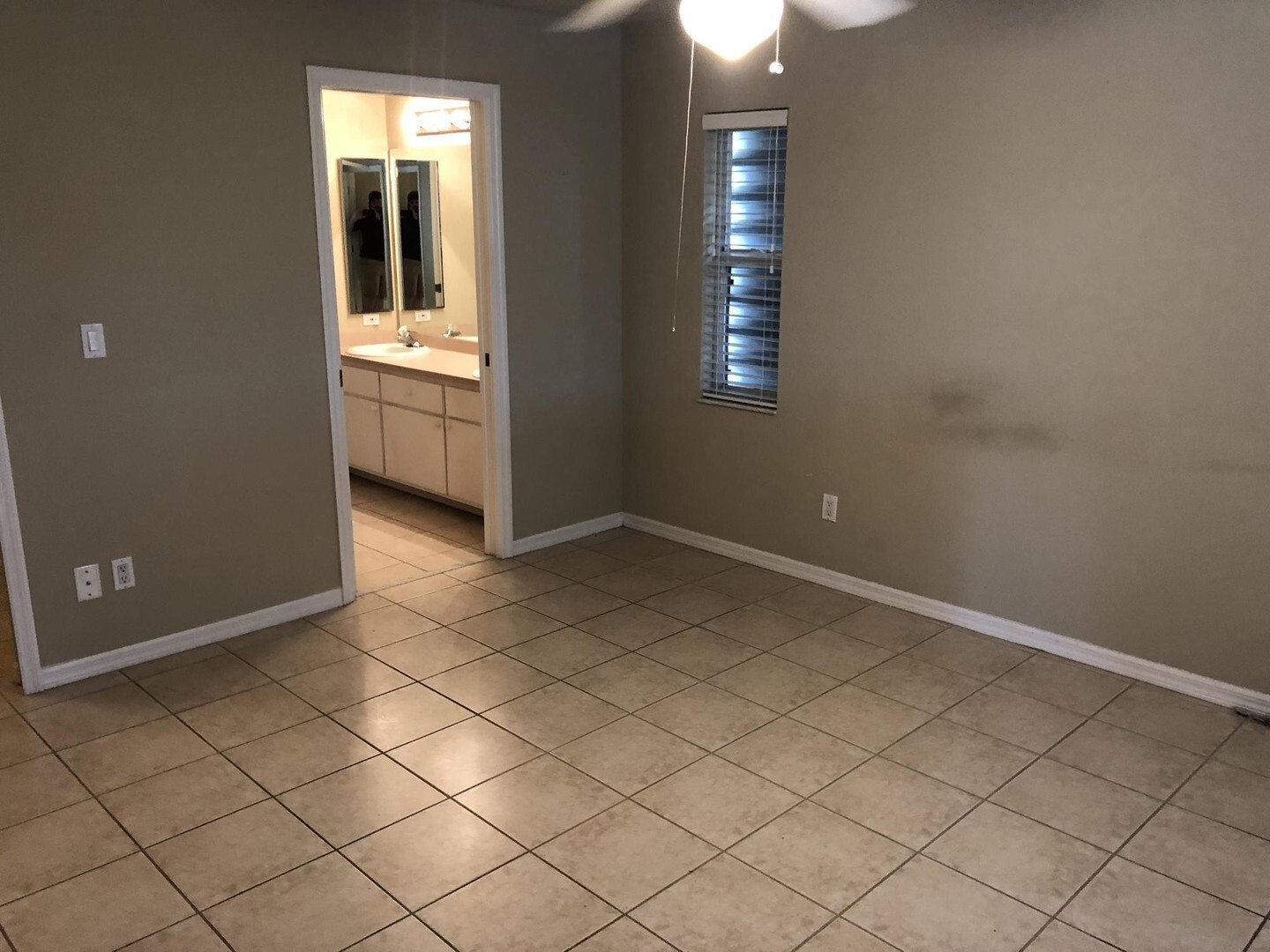 Building Photo - 3 bedroom 2 bathroom single family home