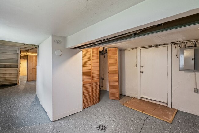 Building Photo - MOVE IN SPECIAL! SCORE HALF OFF 1ST MONTH'...