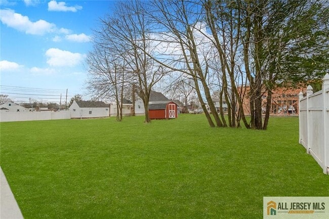 Building Photo - 1036 Apache St