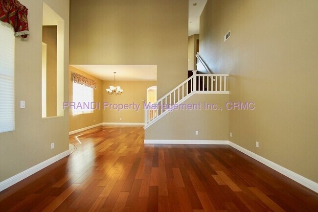 Building Photo - 19 Waterbury Ln
