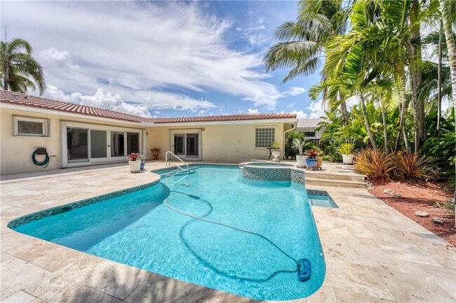 Building Photo - 2000 Admirals Way