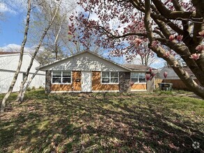 Building Photo - Charming 3-Bedroom Home with Spacious Back...