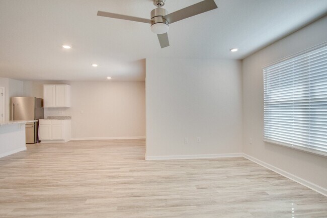 Building Photo - 4-Bed, 2-Bath Home in Woodlands Subdivision with Solar, Open-Concept Living, Modern Kitchen, Fenc...