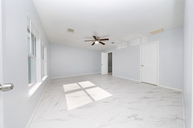 Building Photo - 2203 Mountain Ranch Dr